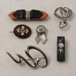 873 7687 BROOCHES